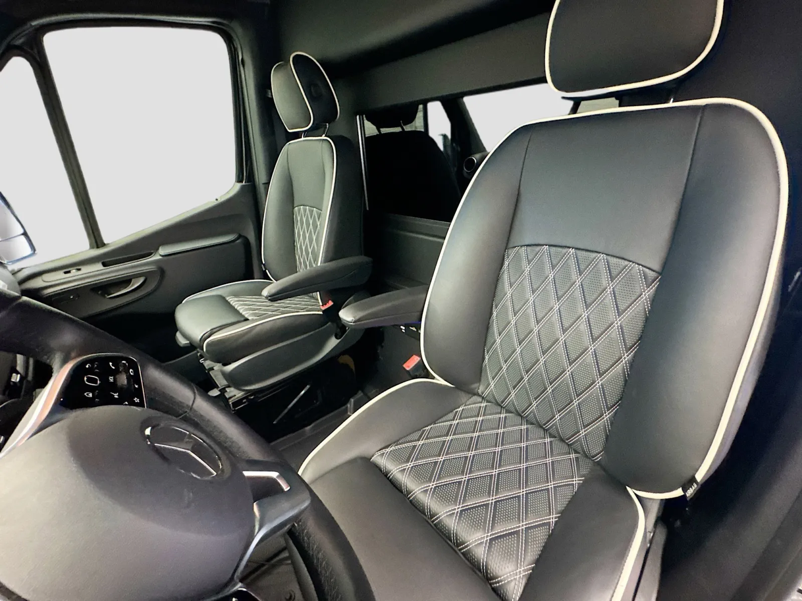 Mercedes-Benz Sprinter photo 11