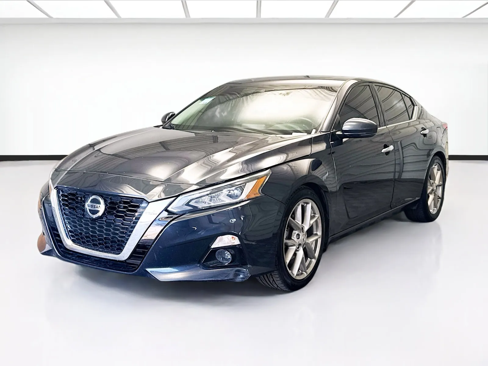 Blue 2020 Nissan Altima 2.5 SV for sale in Montclair, CA