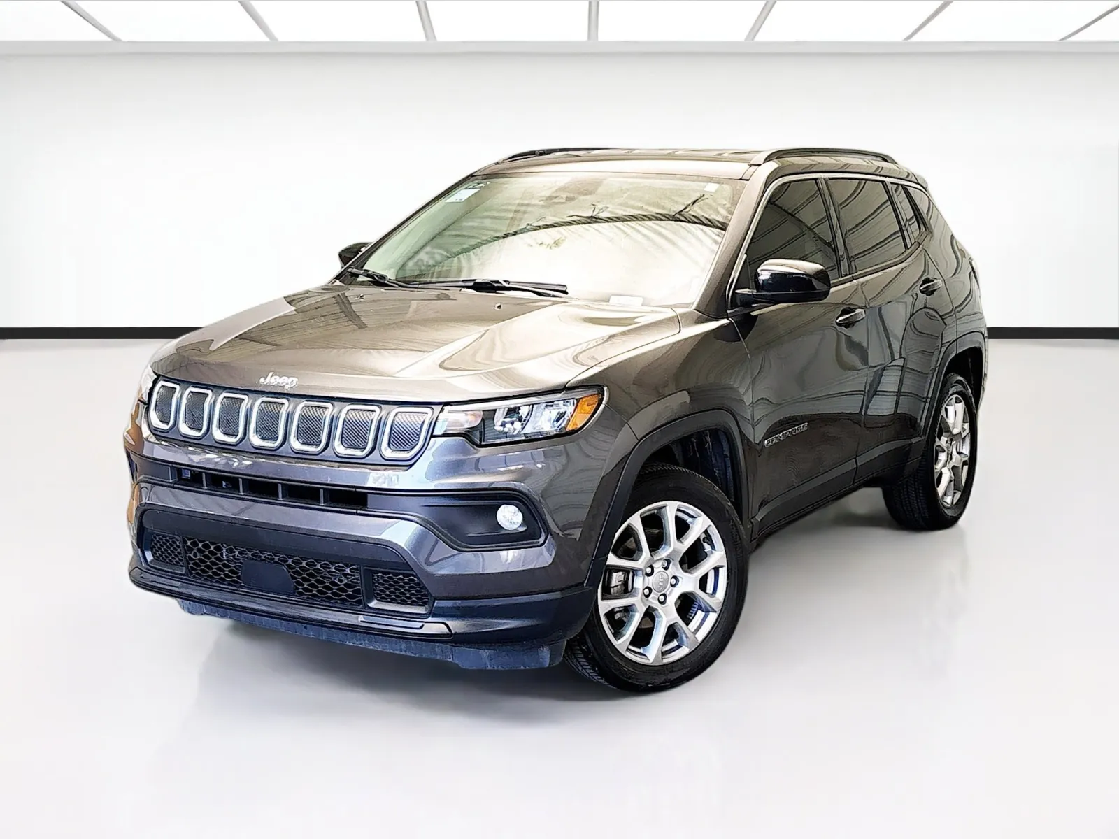 Gray 2022 Jeep Compass Latitude Lux for sale in Montclair, CA