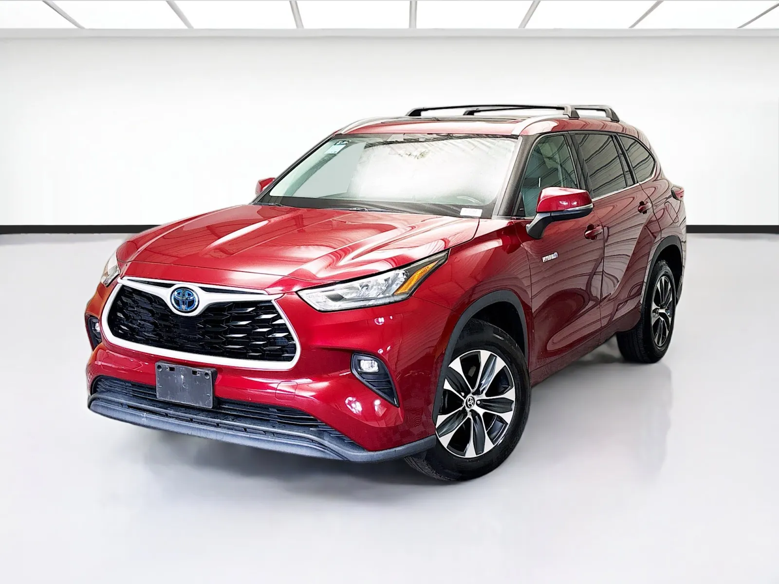 Red 2020 Toyota Highlander Hybrid XLE for sale in Montclair, CA