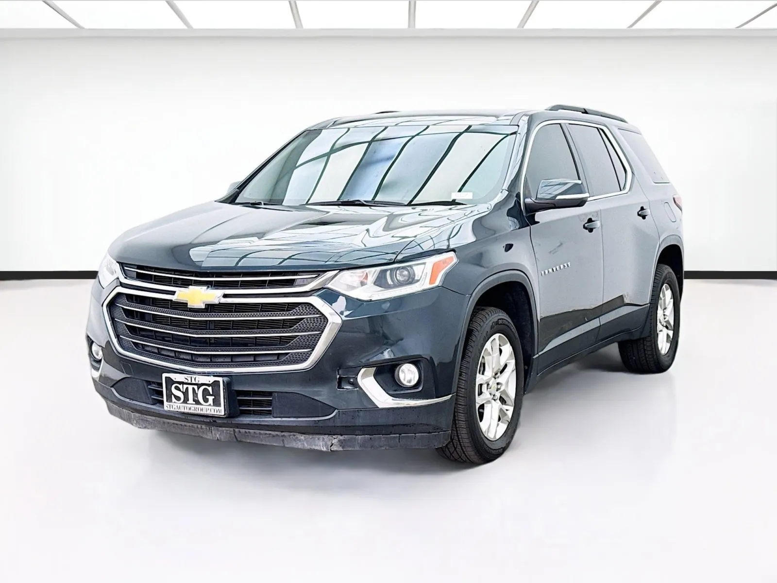 Gray 2021 Chevrolet Traverse LT 1LT for sale in Montclair, CA