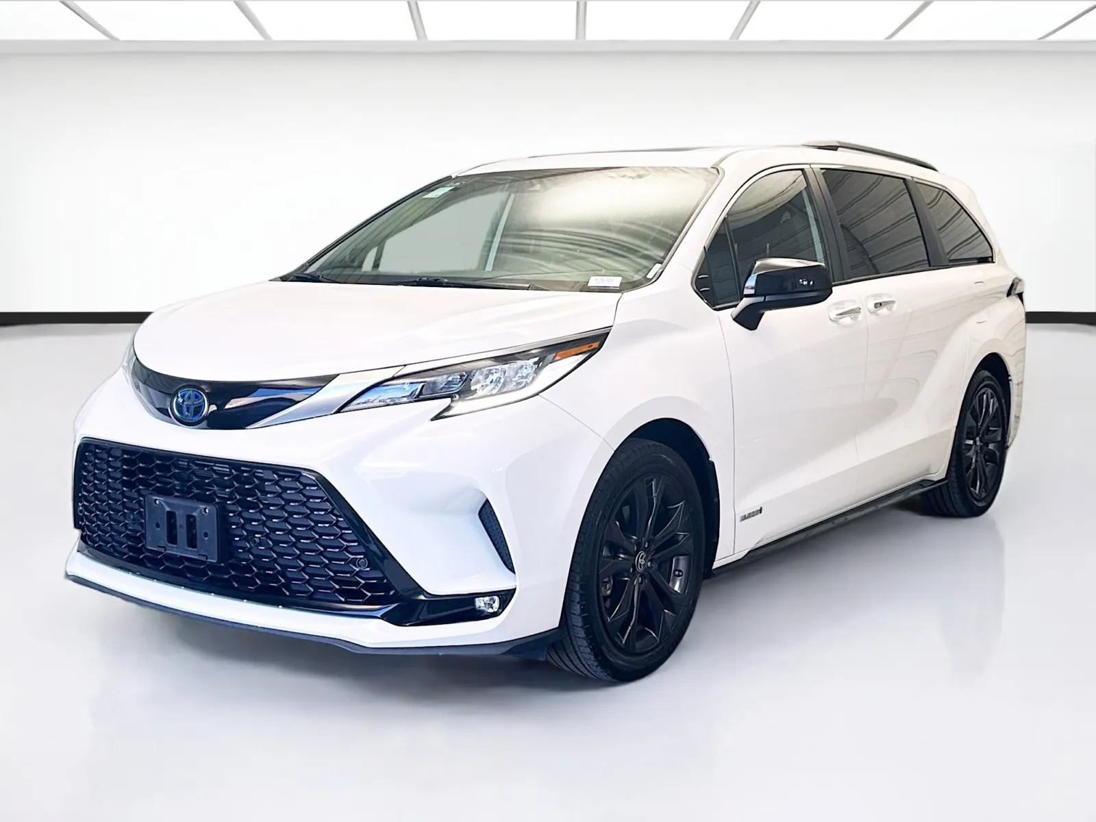White 2021 Toyota Sienna XSE 7 Passenger for sale in Montclair, CA