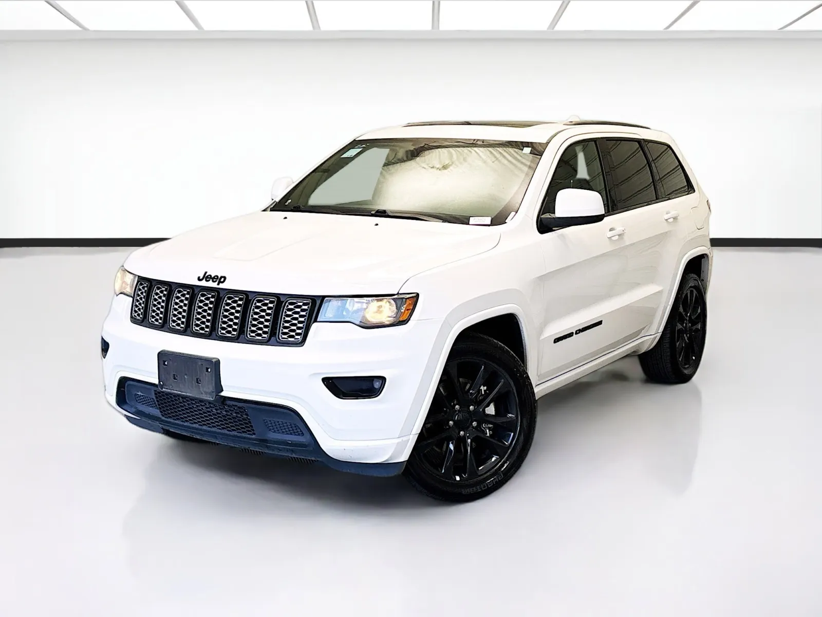 White 2021 Jeep Grand Cherokee Laredo X for sale in Montclair, CA