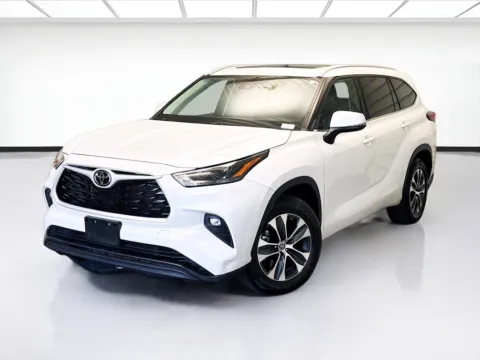 Green 2022 Toyota Highlander XLE for sale in Montclair, CA