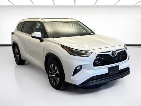 Another view of 2022 Toyota Highlander XLE for sale in Montclair, CA at STG Montclair