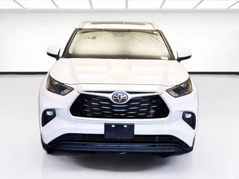 Photos of 2022 Toyota Highlander XLE for sale in Montclair, CA at STG Montclair