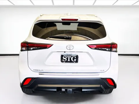 More photos of 2022 Toyota Highlander XLE at STG Montclair, CA