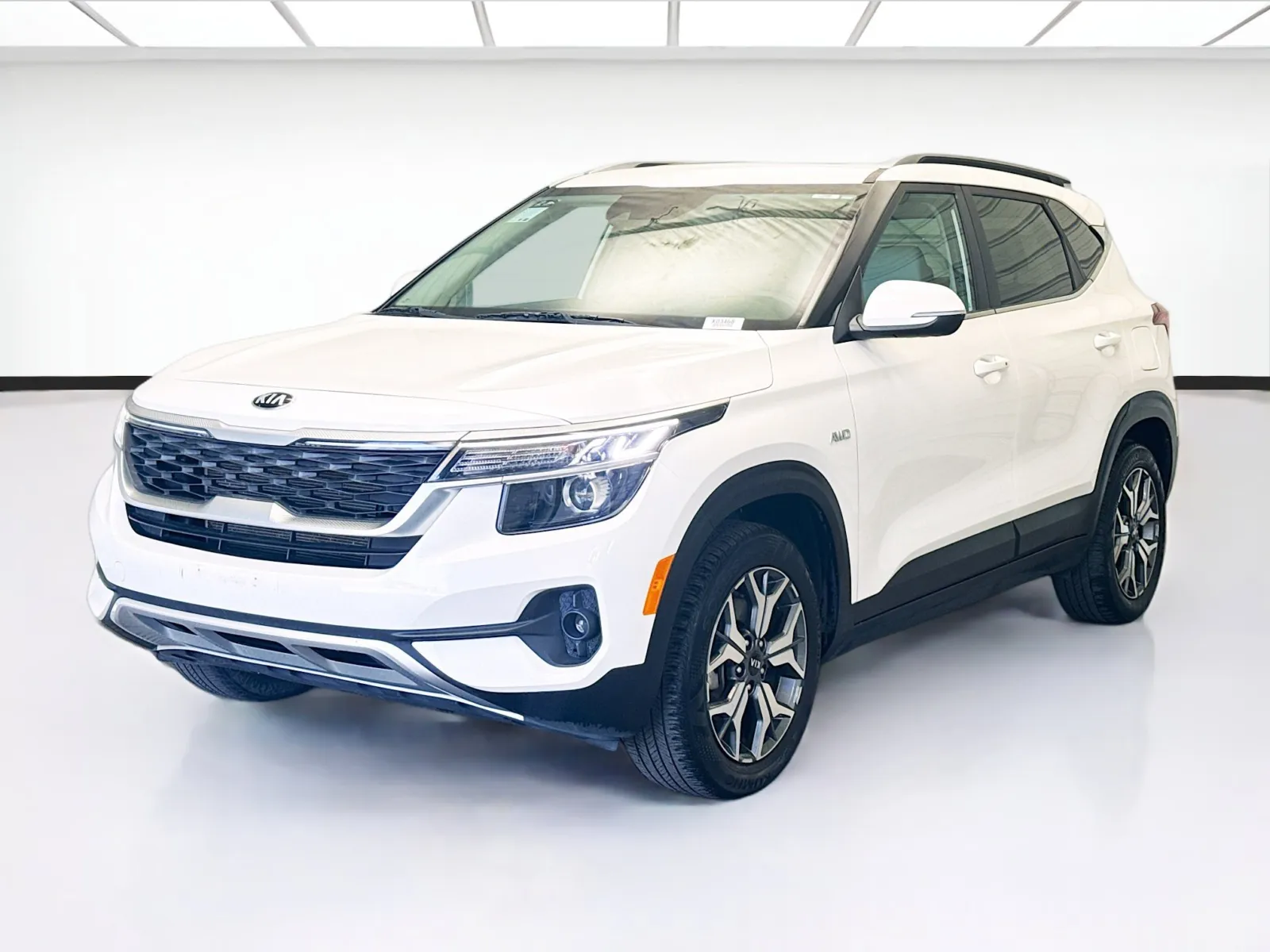 White 2021 Kia Seltos EX for sale in Montclair, CA