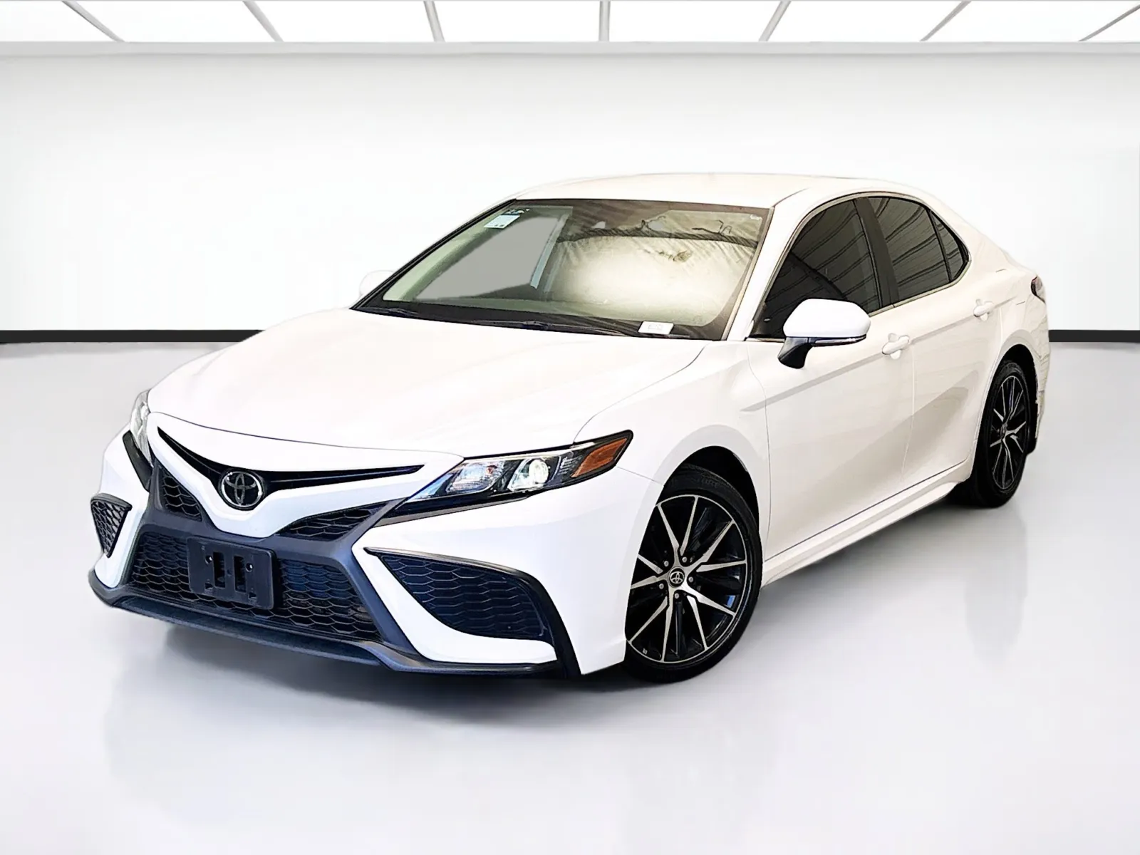 White 2022 Toyota Camry SE for sale in Montclair, CA