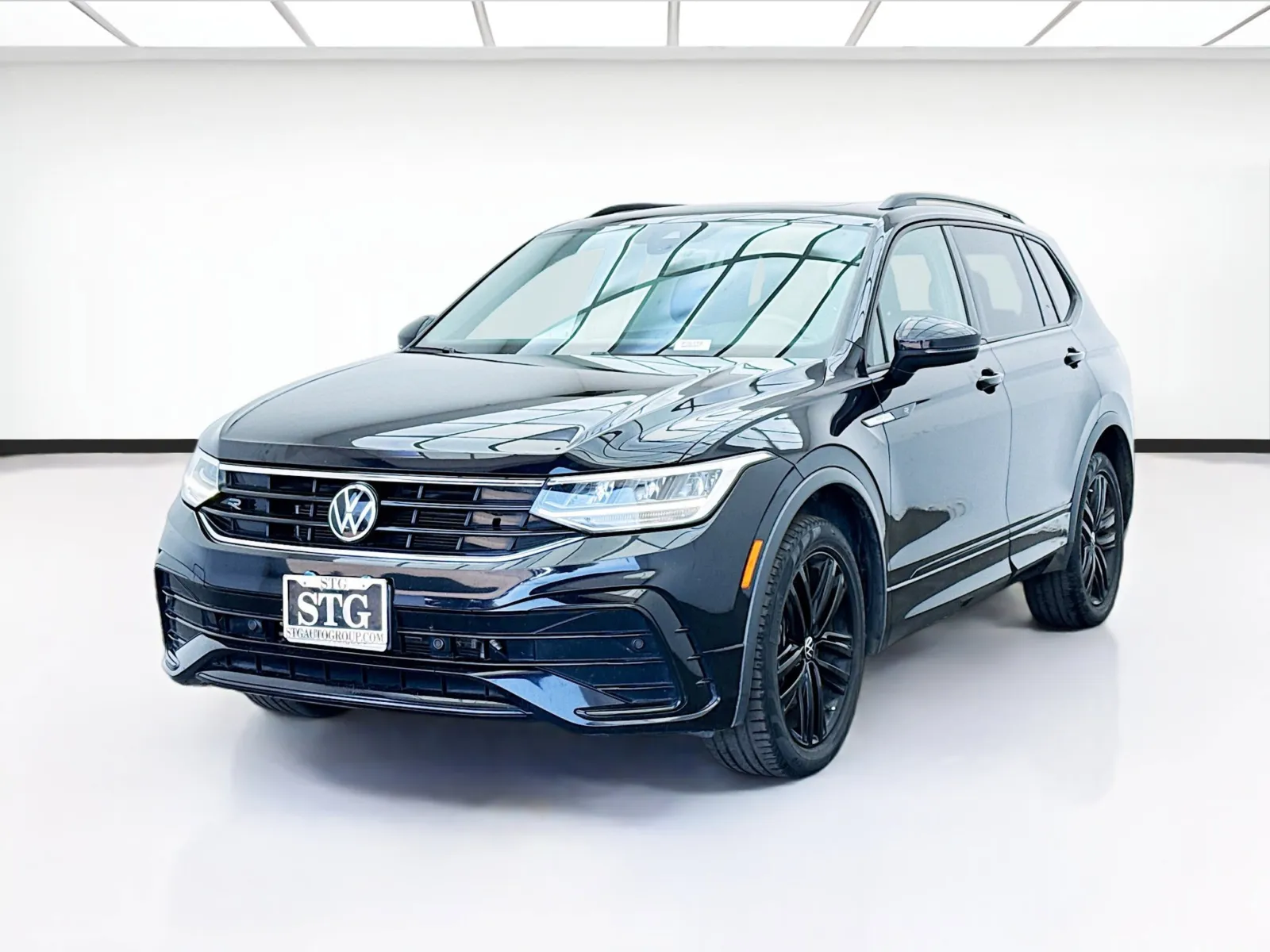 Black 2022 Volkswagen Tiguan 2.0T SE R-Line Black for sale in Montclair, CA