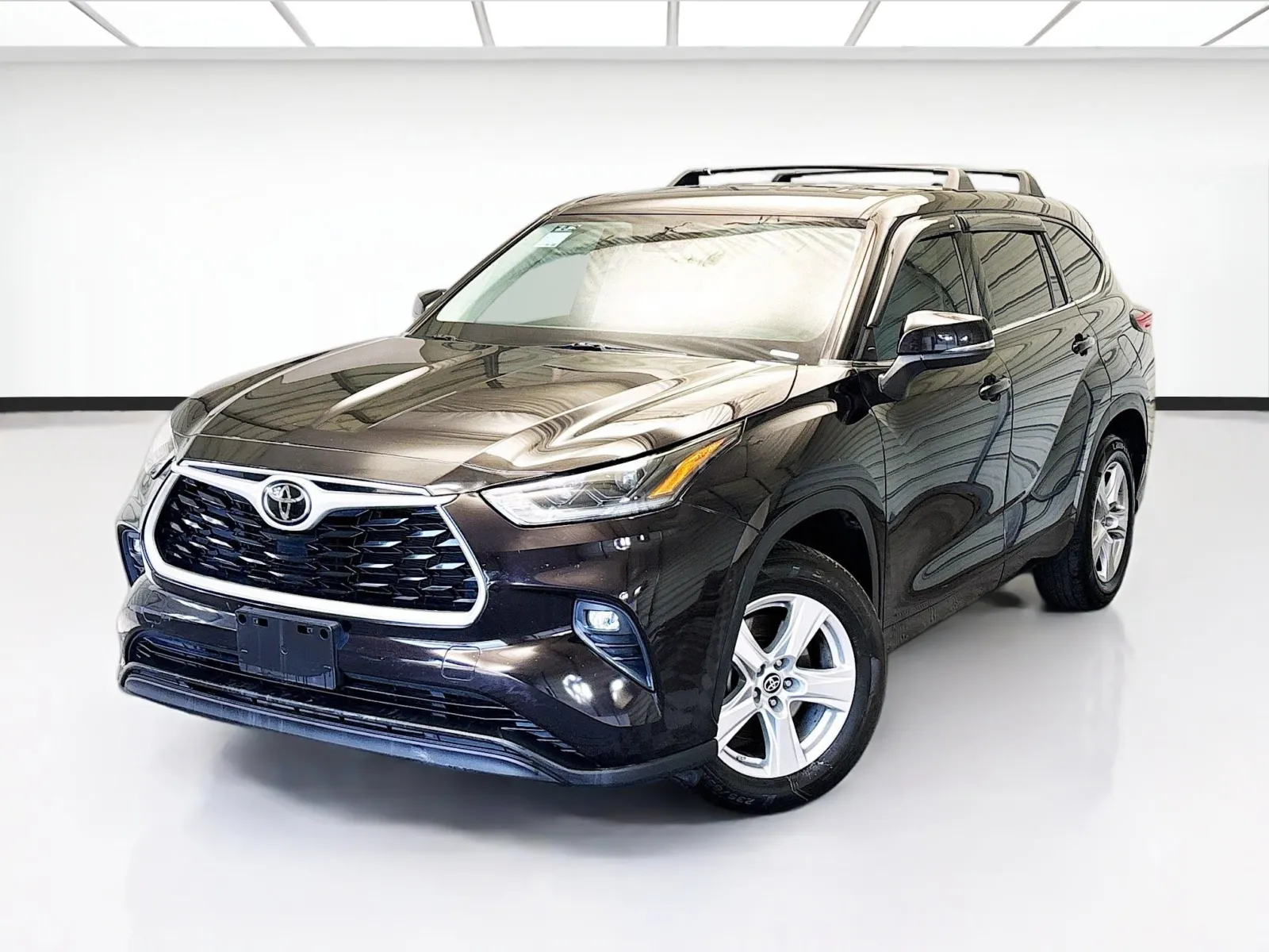 Brown 2021 Toyota Highlander LE for sale in Montclair, CA