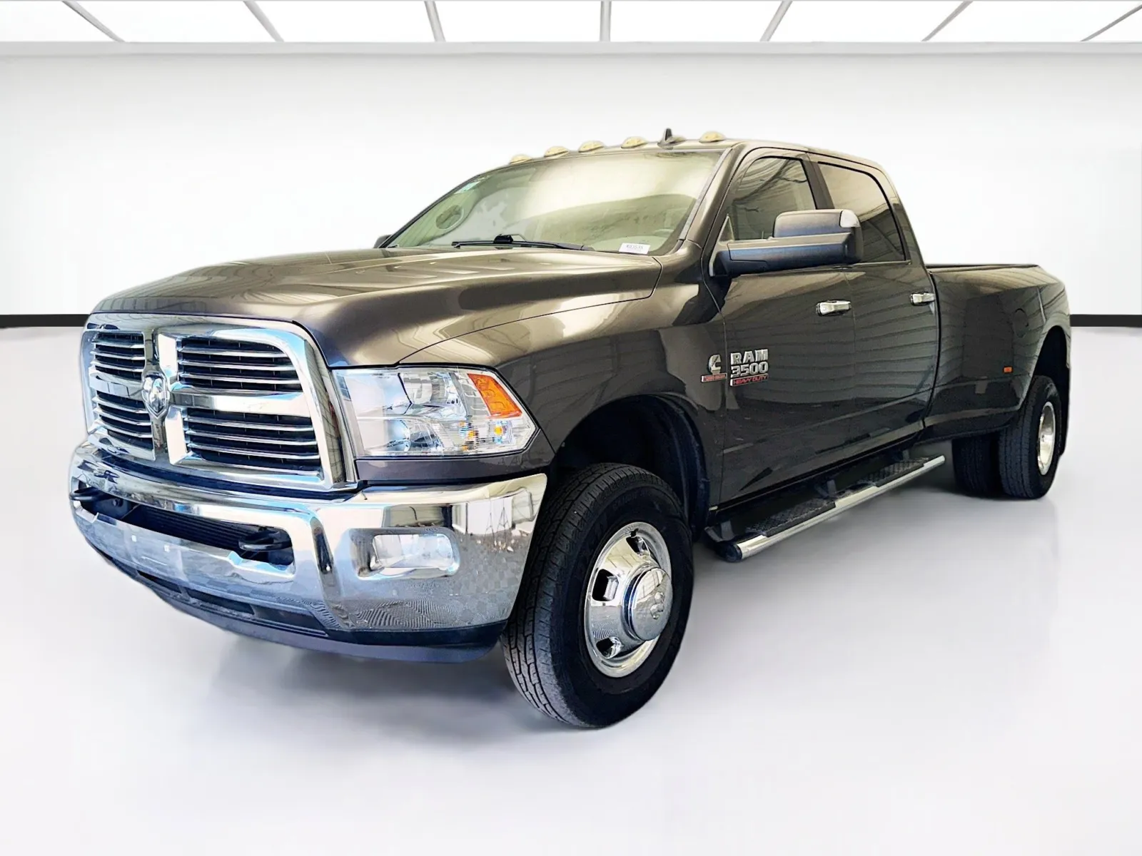 Gray 2016 Ram 3500 Big Horn DUALLY for sale in Montclair, CA