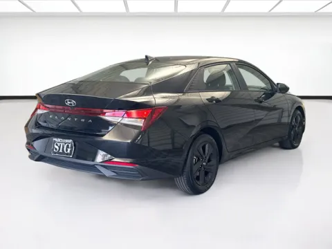 More photos of 2022 Hyundai Elantra SEL at STG Montclair, CA