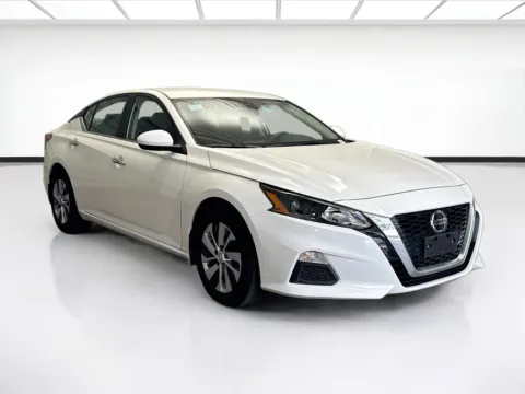 Another view of 2022 Nissan Altima 2.5 S for sale in Montclair, CA at STG Montclair