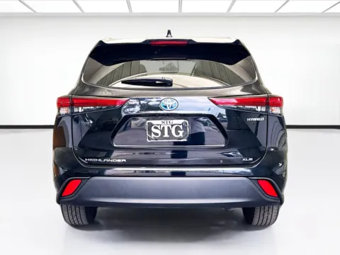 More photos of 2021 Toyota Highlander Hybrid XLE at STG Montclair, CA
