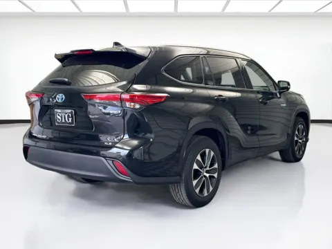 More photos of 2021 Toyota Highlander Hybrid XLE at STG Montclair, CA