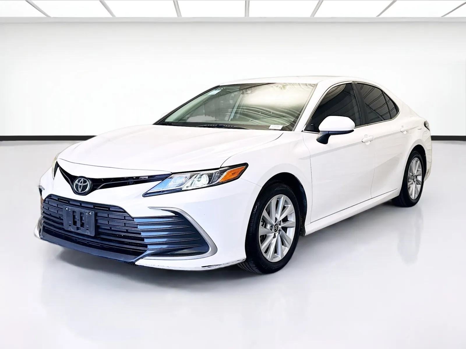White 2022 Toyota Camry LE for sale in Montclair, CA