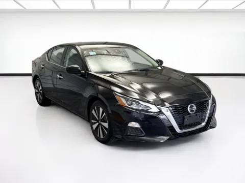 Another view of 2022 Nissan Altima 2.5 SV for sale in Montclair, CA at STG Montclair