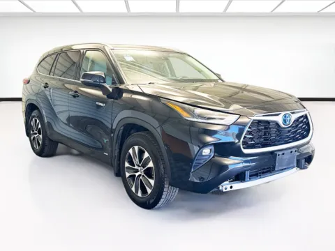 Another view of 2021 Toyota Highlander Hybrid XLE for sale in Montclair, CA at STG Montclair