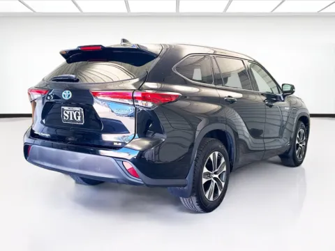 More photos of 2021 Toyota Highlander Hybrid XLE at STG Montclair, CA