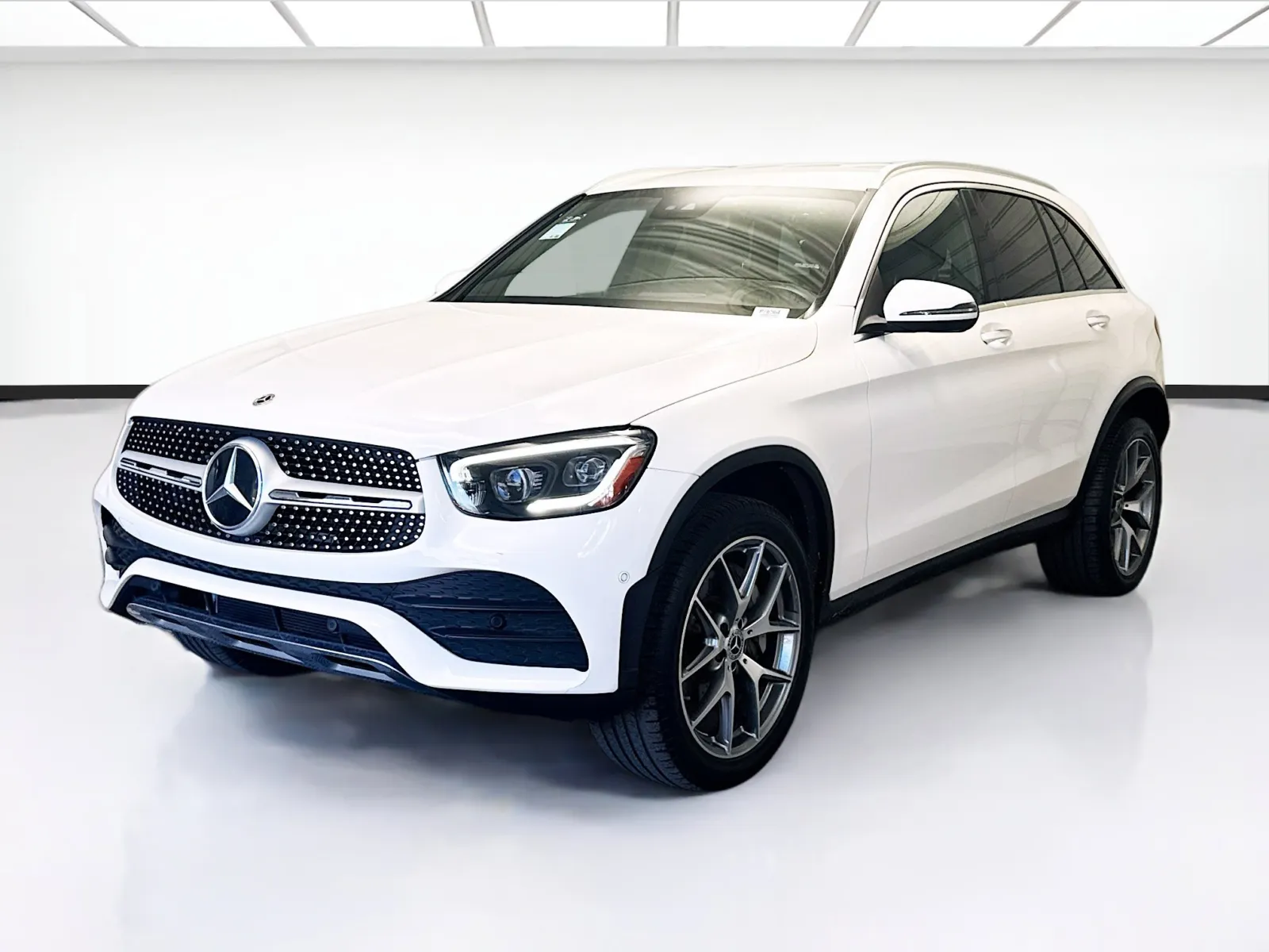 White 2022 Mercedes-Benz GLC 300 AMG LINE 4MATIC for sale in Montclair, CA