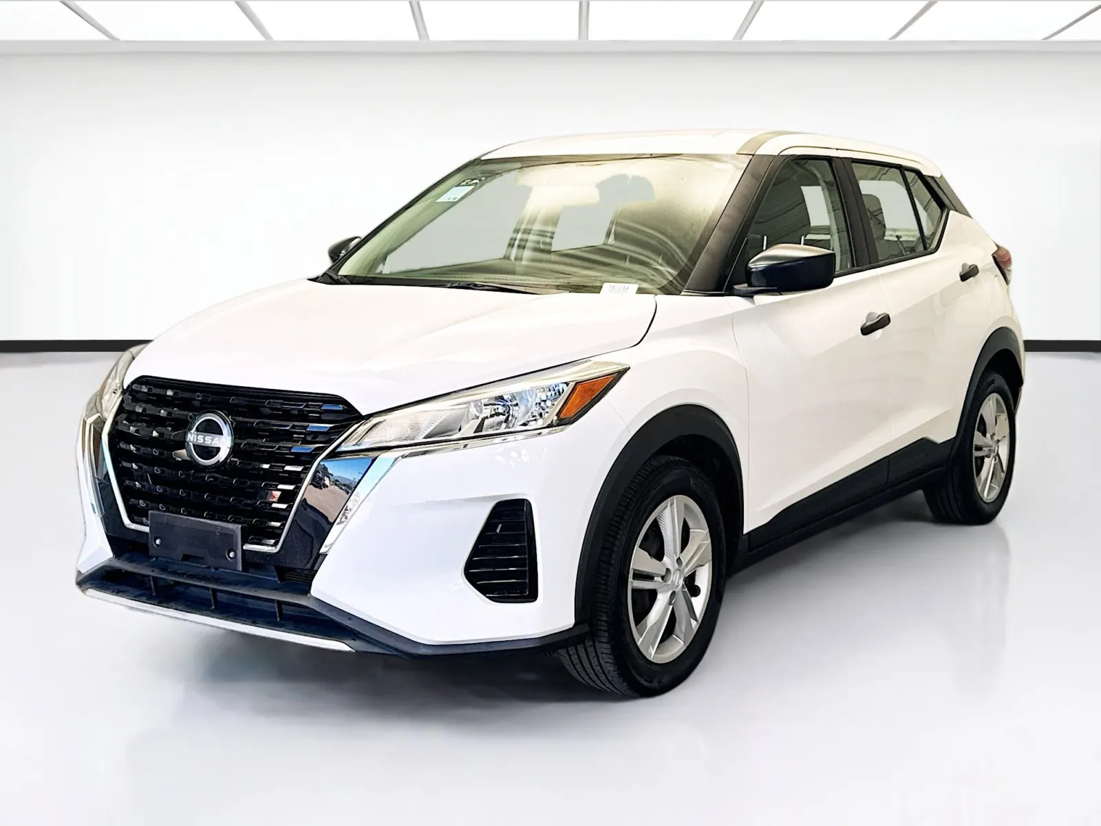 White 2023 Nissan Kicks S for sale in Montclair, CA