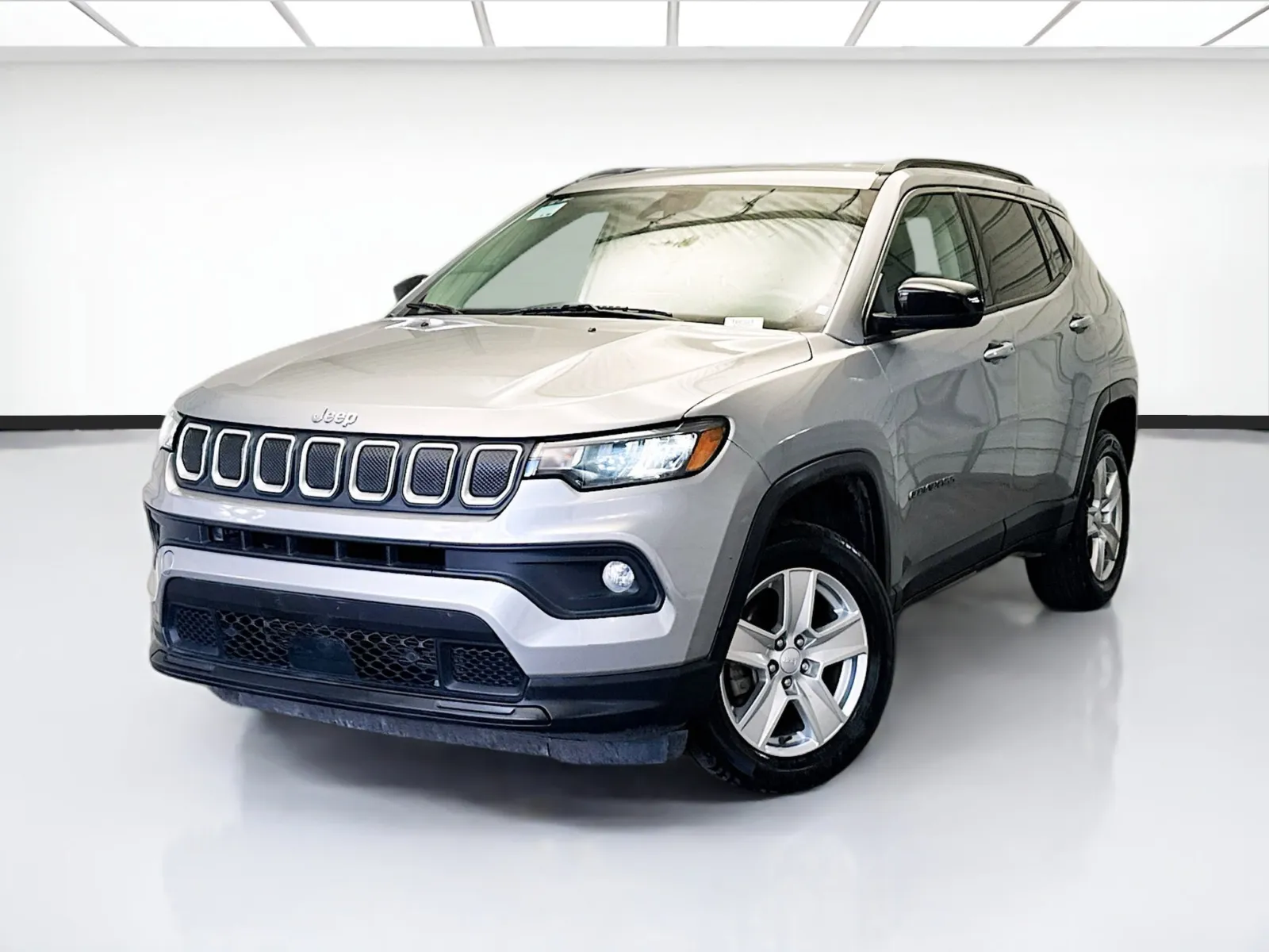 Silver 2022 Jeep Compass Latitude for sale in Montclair, CA