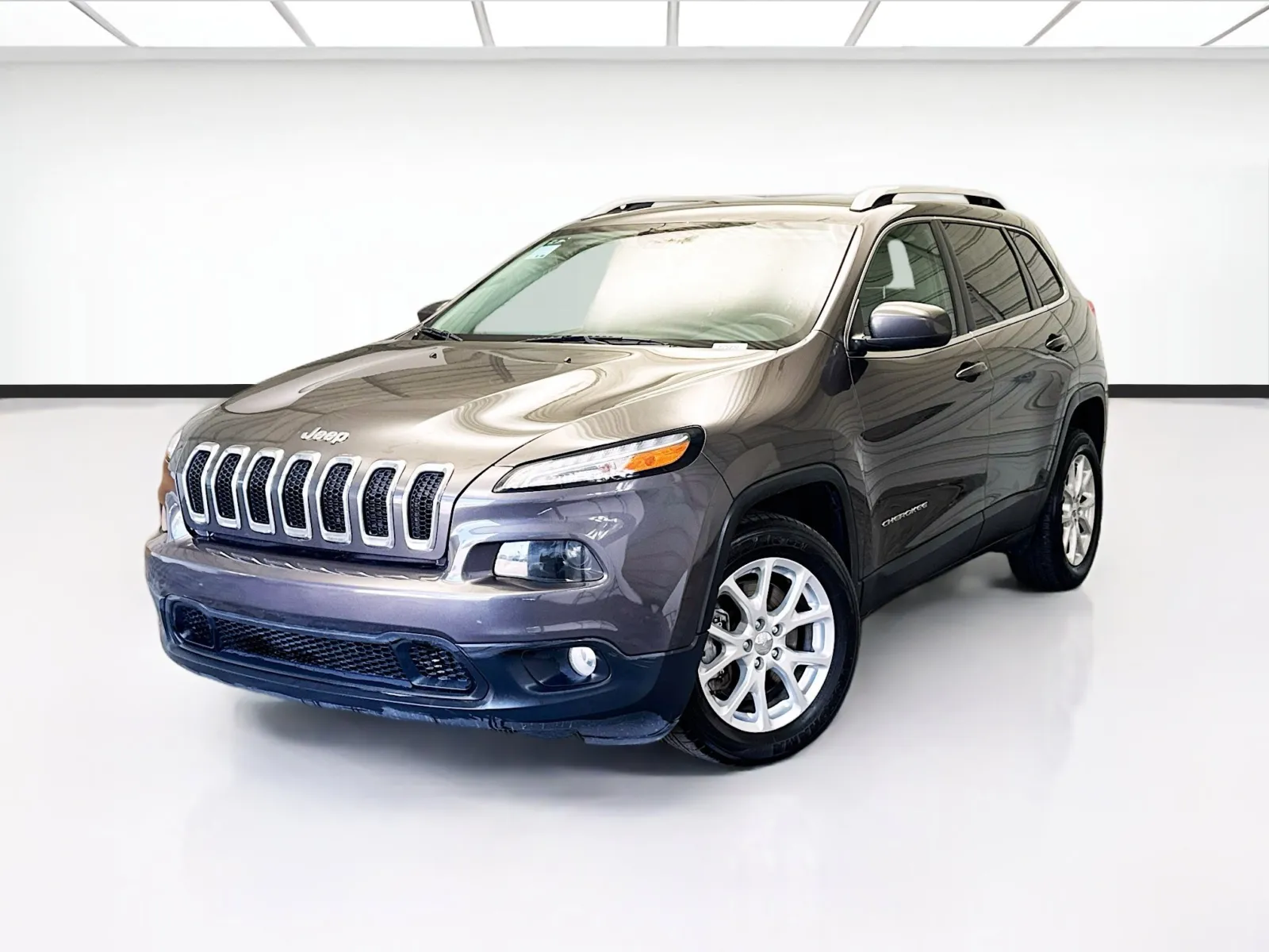Gray 2018 Jeep Cherokee Latitude Plus for sale in Montclair, CA
