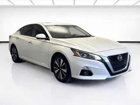 Another view of 2020 Nissan Altima 2.5 SV for sale in Montclair, CA at STG Montclair