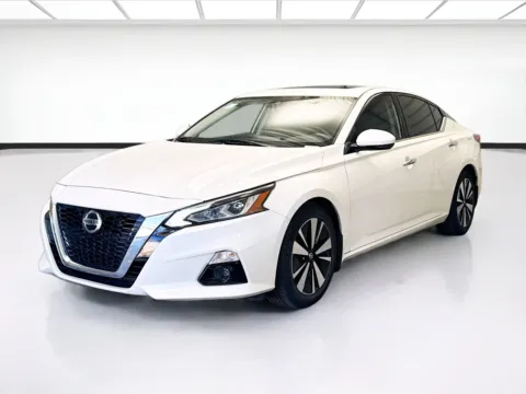 White 2020 Nissan Altima 2.5 SV for sale in Montclair, CA