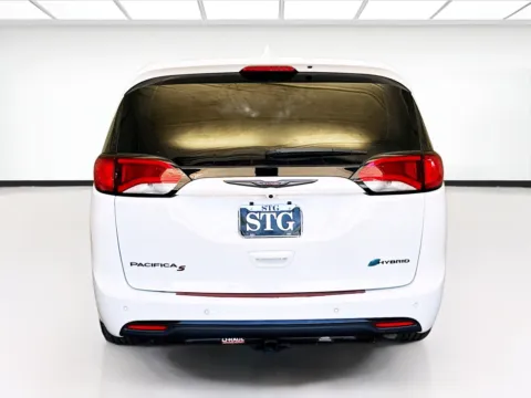 More photos of 2020 Chrysler Pacifica Hybrid Limited at STG Montclair, CA