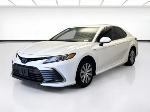 White 2021 Toyota Camry Hybrid LE for sale in Montclair, CA