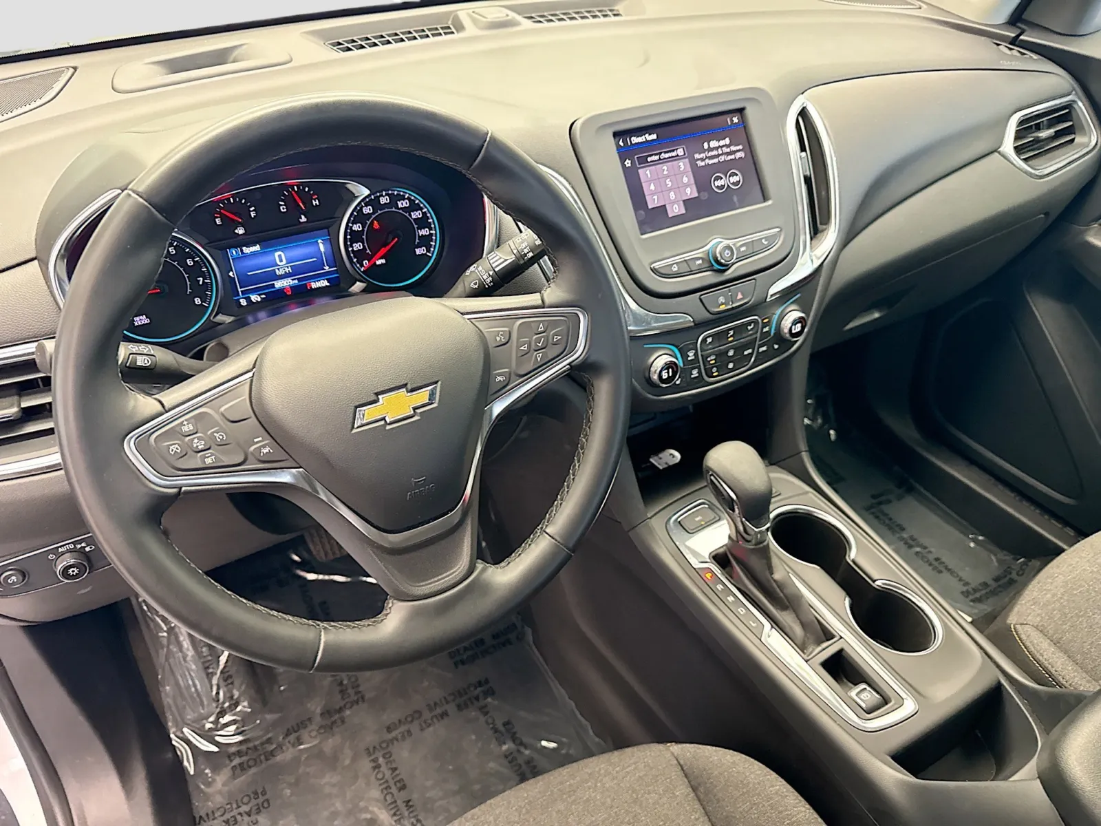 2024 Chevrolet Equinox LT photo 2