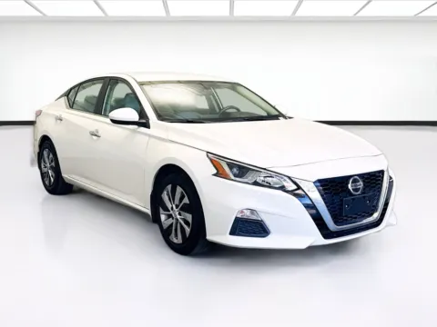 Another view of 2020 Nissan Altima 2.5 S for sale in Montclair, CA at STG Montclair