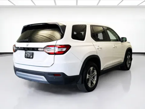 More photos of 2023 Honda Pilot EX-L 7 Passenger at STG Montclair, CA