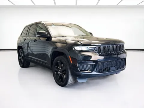 Another view of 2023 Jeep Grand Cherokee Altitude for sale in Montclair, CA at STG Montclair