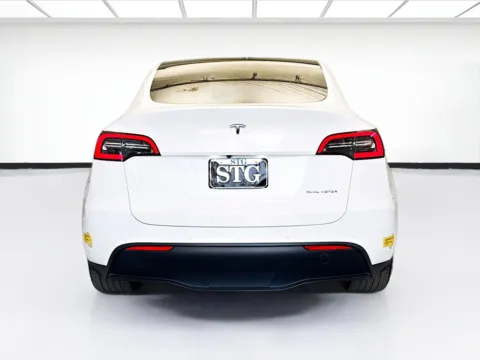 More photos of 2022 Tesla Model Y Long Range at STG Montclair, CA