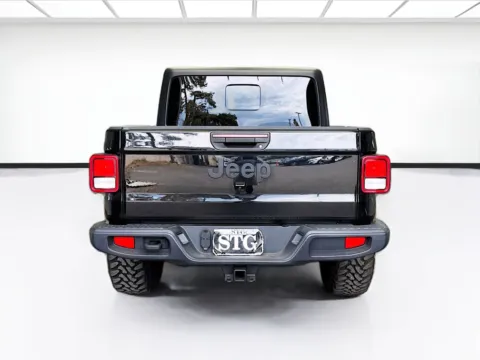 More photos of 2022 Jeep Gladiator Altitude at STG Montclair, CA