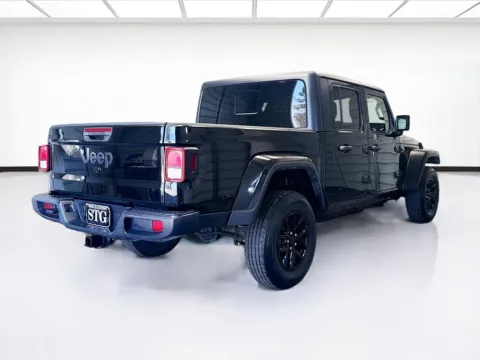 More photos of 2022 Jeep Gladiator Altitude at STG Montclair, CA