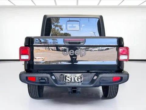 More photos of 2022 Jeep Gladiator Altitude at STG Montclair, CA