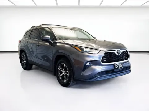 Another view of 2022 Toyota Highlander LE for sale in Montclair, CA at STG Montclair