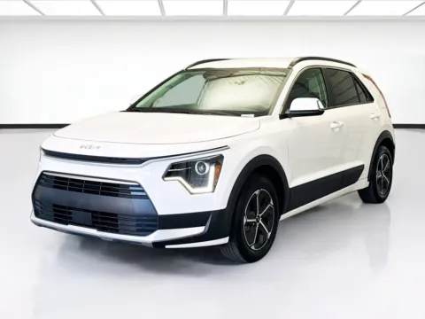 White 2024 Kia Niro for sale in Montclair, CA