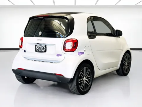 More photos of 2019 smart Fortwo at STG Montclair, CA