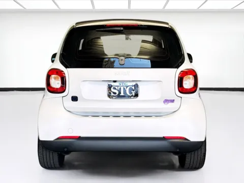 More photos of 2019 smart Fortwo at STG Montclair, CA