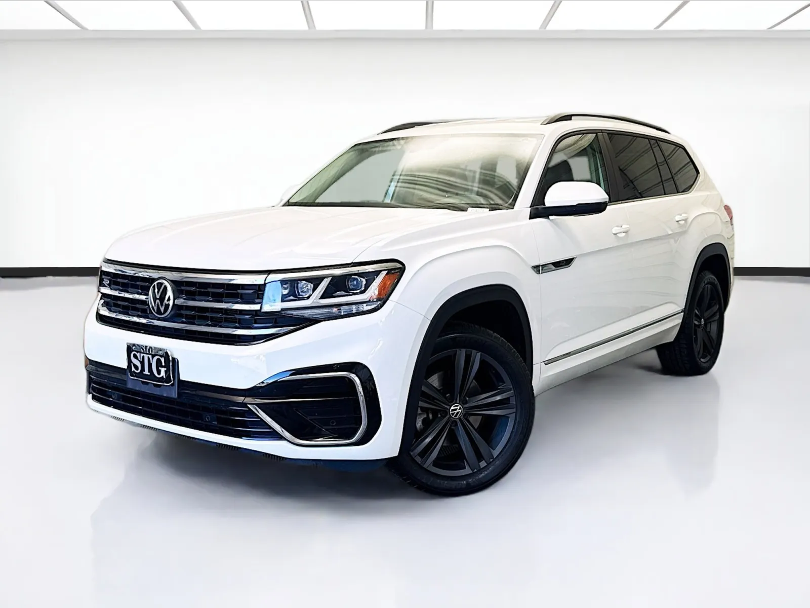White 2021 Volkswagen Atlas 3.6L V6 SE w/Technology R-Line for sale in Montclair, CA