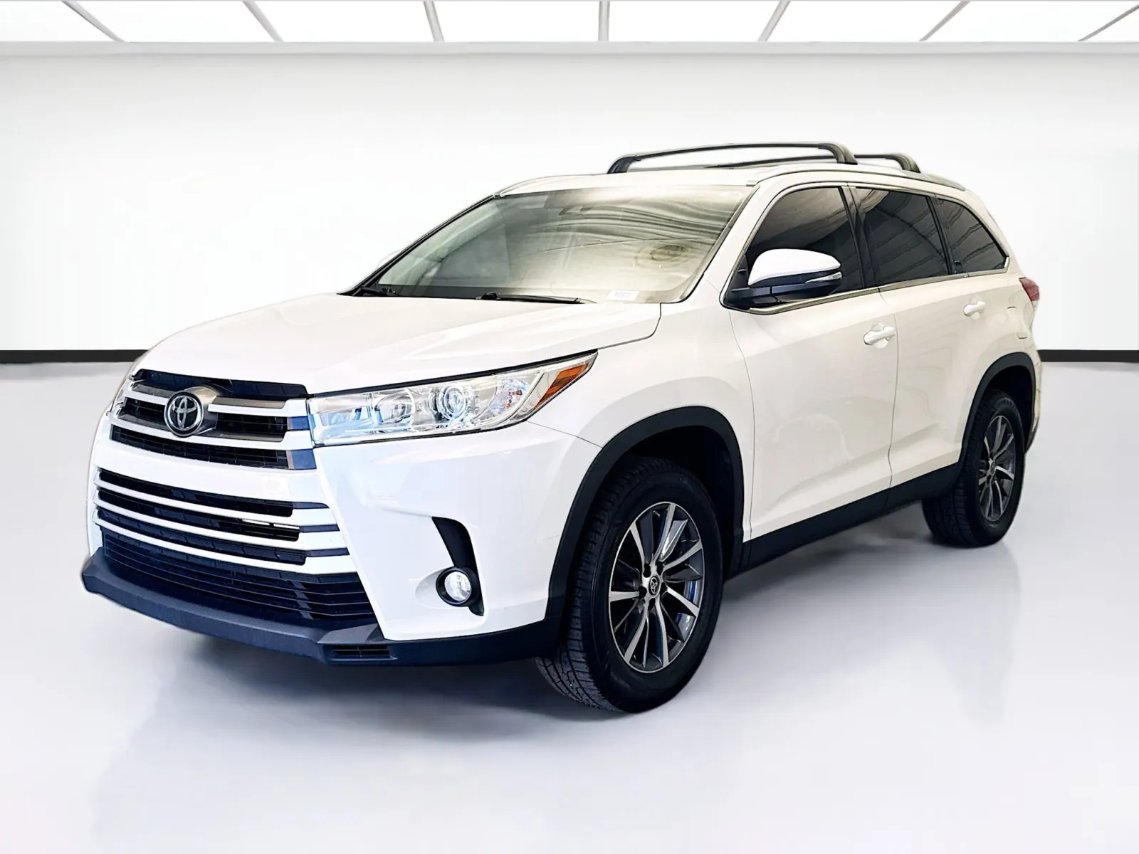 White 2019 Toyota Highlander for sale in Montclair, CA