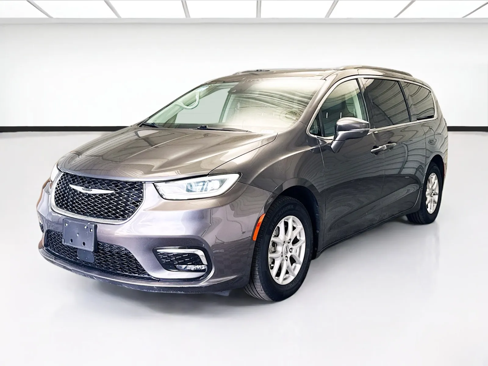 Gray 2022 Chrysler Pacifica Touring L for sale in Montclair, CA