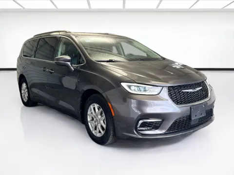 Another view of 2022 Chrysler Pacifica Touring L for sale in Montclair, CA at STG Montclair