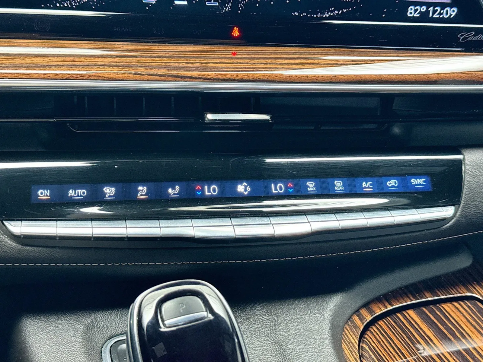 2021 Cadillac Escalade Luxury photo 3