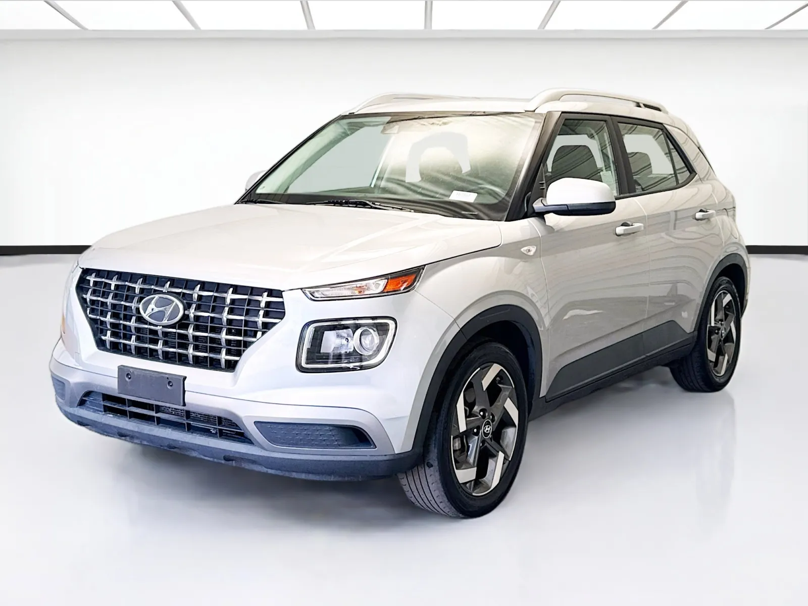 Silver 2022 Hyundai Venue SEL for sale in Montclair, CA